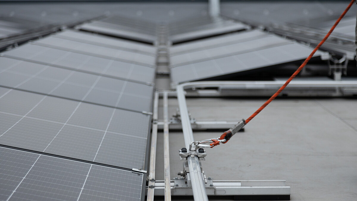 AIO et TAURUS assurent la sécurité sur l'installation photovoltaïque sur le toit